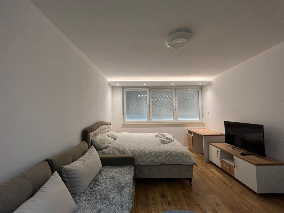 Apartmani Imperial Novi Pazar Buitenkant foto