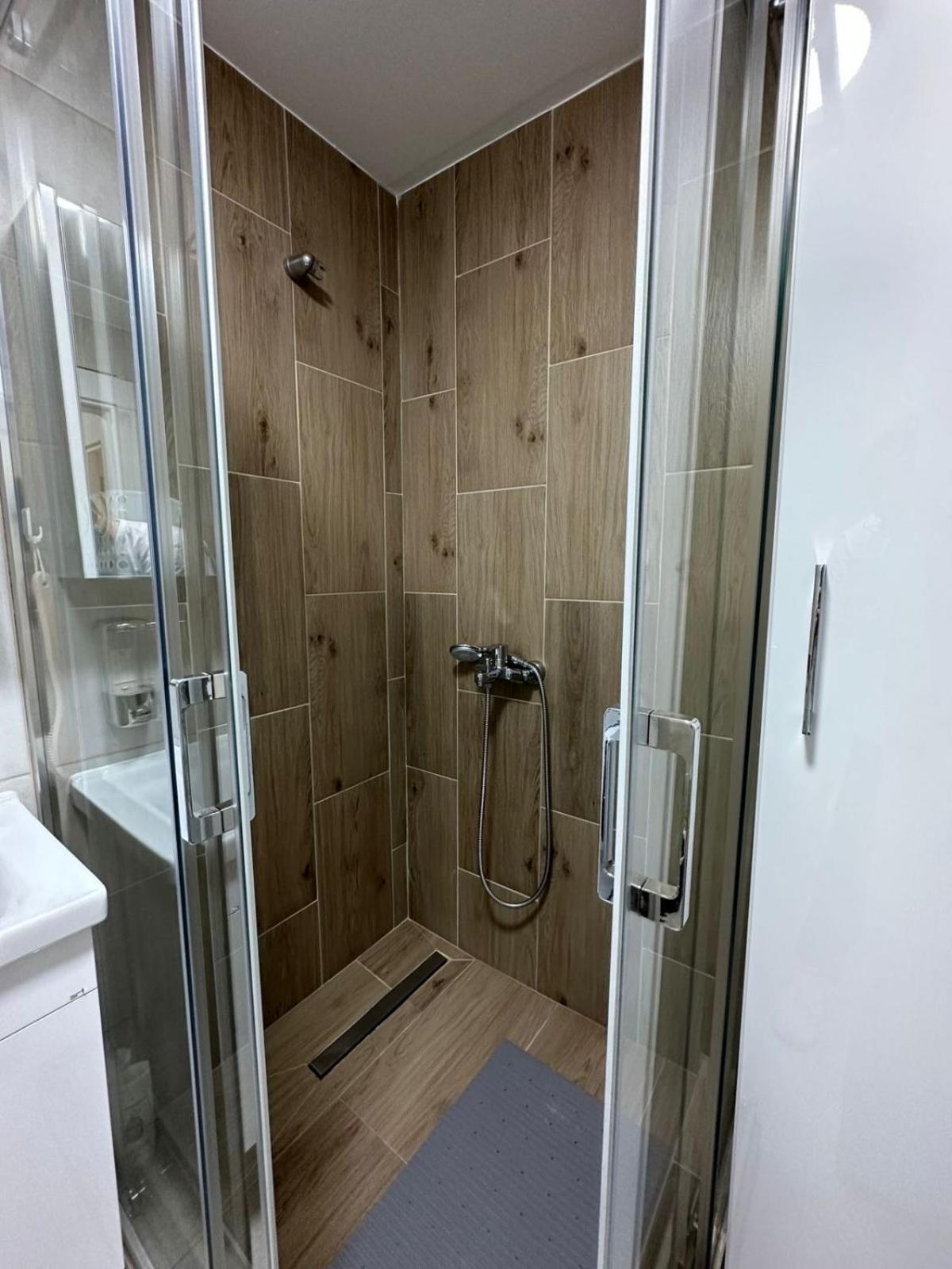 Apartmani Imperial Novi Pazar Buitenkant foto